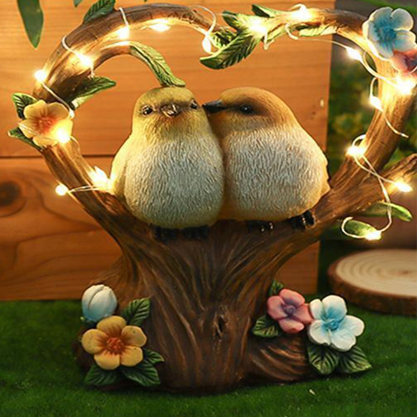 Solar Powered Heart-Shaped Couple Bird Resin Statue Light