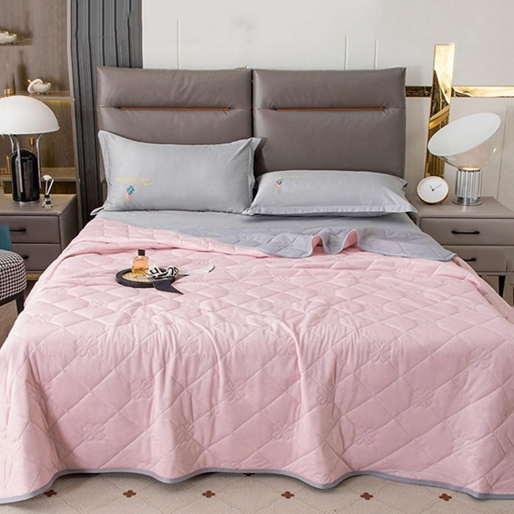 Summer Cooling Blanket Lightweight Soft Cooling Comforter Quilt Throw for Hot Sleepers