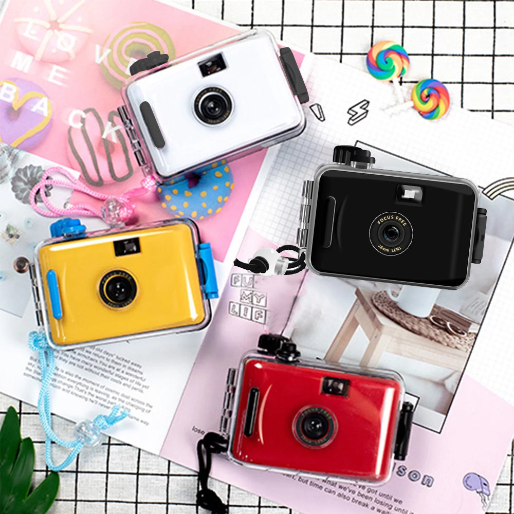 Mini Digital Camera 130W Pixels Sports Camera with 32G Memory Card