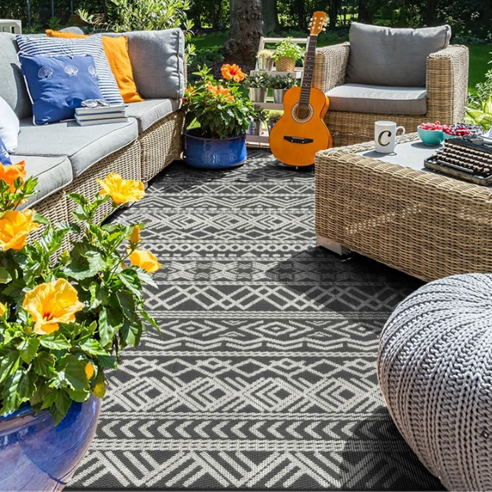 Geometric Striped Pattern Rug