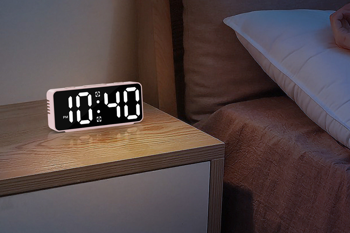 Small Digital Alarm Clock with 6 Dimmers and 5 Alarm Volumes for Bedrooms