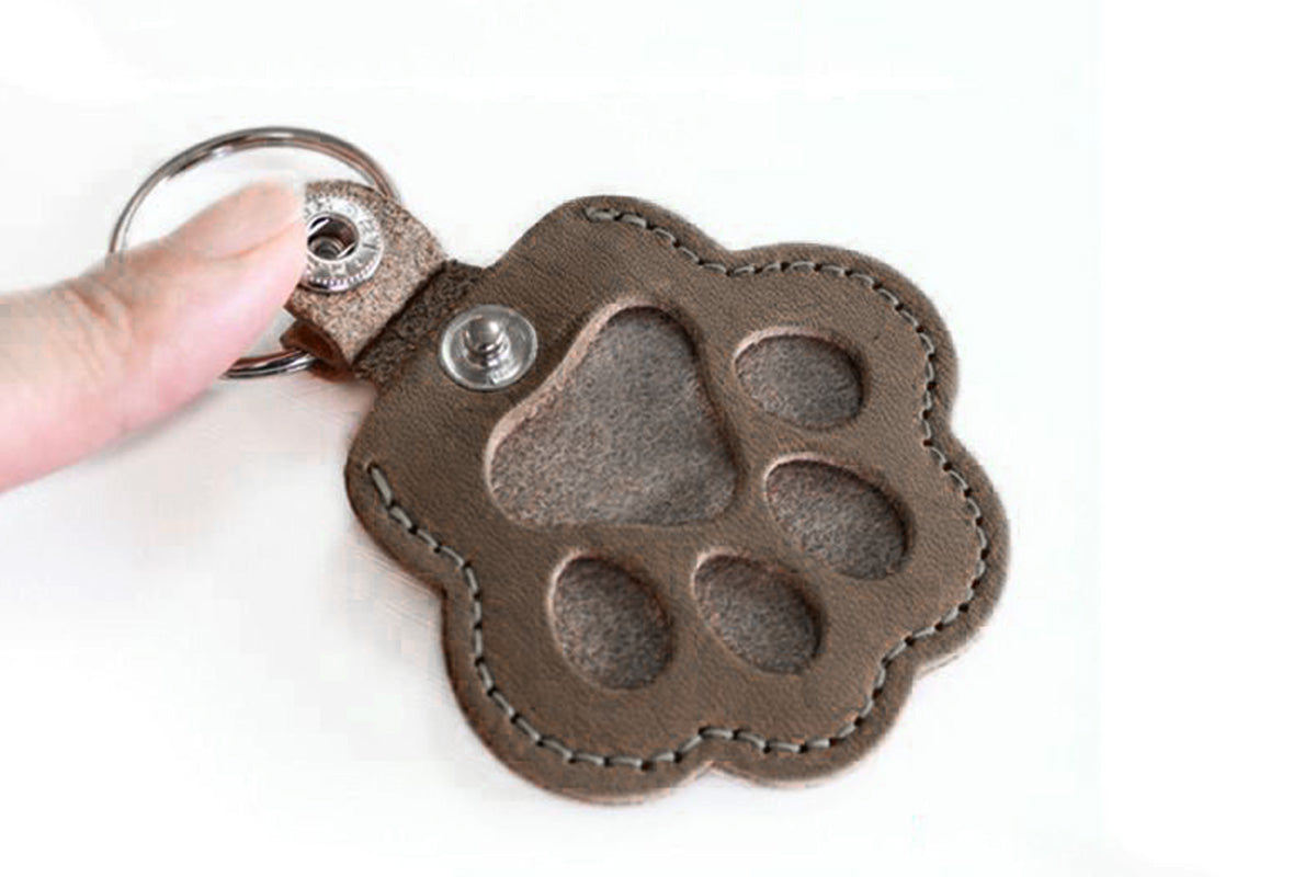 2PCS Pet Paw Shaped Key Chain Pet Fur Storage Key Chain Pet Memorial Gift Key Ring