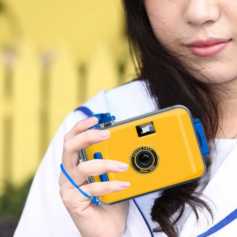 Mini Digital Camera 130W Pixels Sports Camera with 32G Memory Card