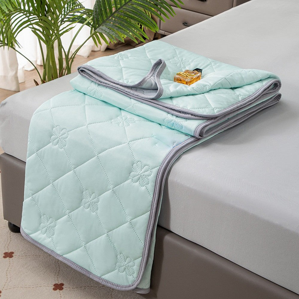 Summer Cooling Blanket Lightweight Soft Cooling Comforter Quilt Throw for Hot Sleepers