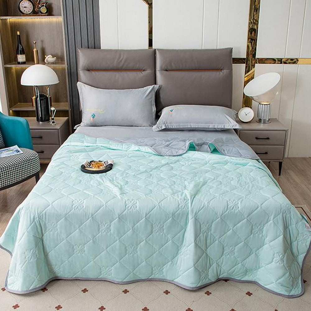 Summer Cooling Blanket Lightweight Soft Cooling Comforter Quilt Throw for Hot Sleepers