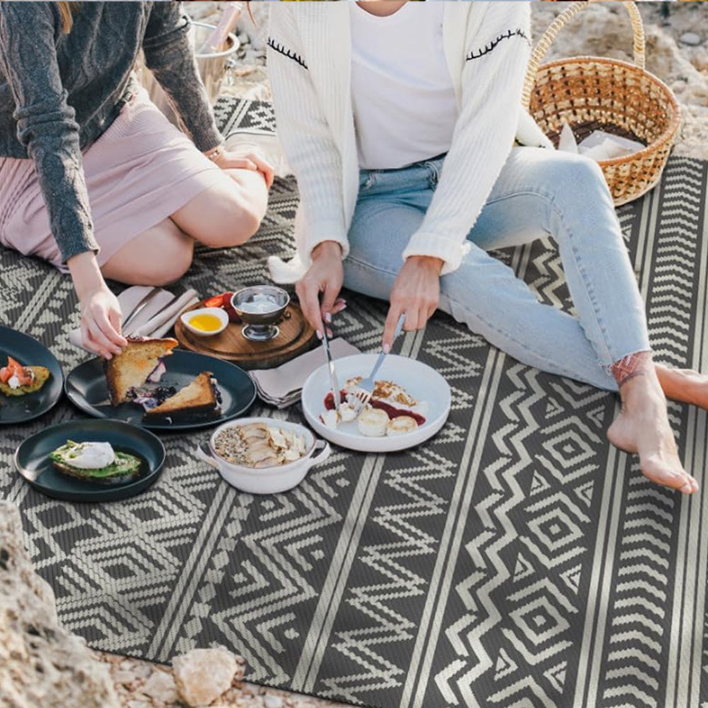Geometric Striped Pattern Rug