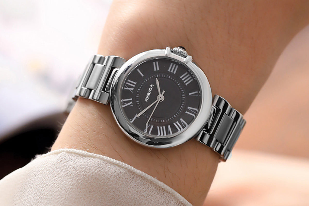 Women's Quartz Watch Classic Dial Roman Numerals Stainless Steel Band