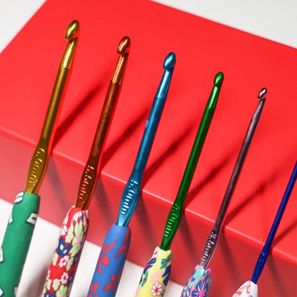 Colourful Soft Crochet Hook Set Ergonomic Handles Knitting Needles Sewing