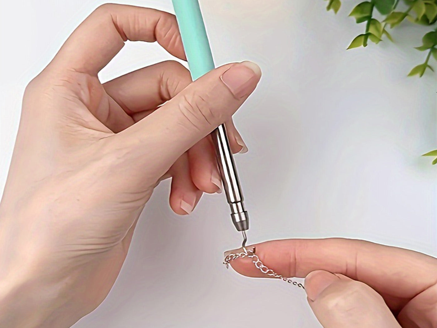 2Pcs Bracelet Helper Tool Quick Fastening Helpers Tool Hook for Bracelet Wearing