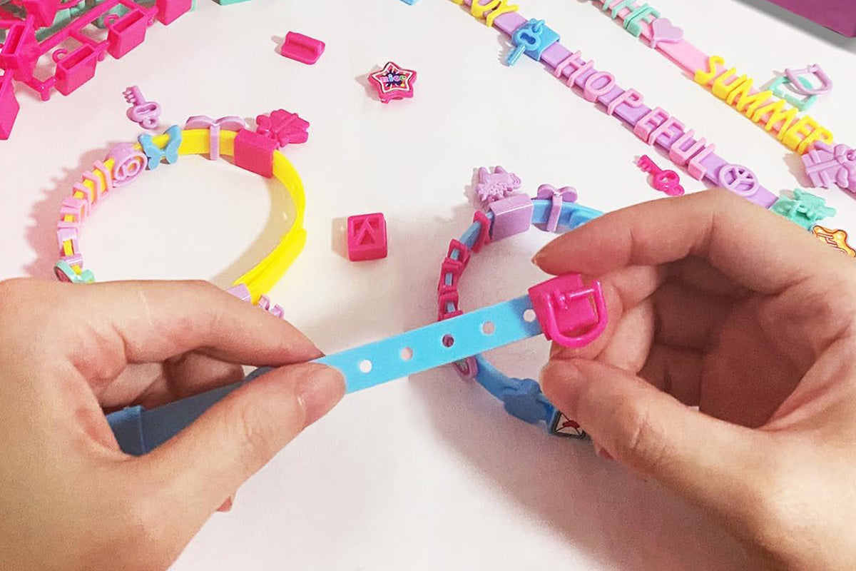 DIY Friendship Bracelet Kit Cool Maker Bracelet Maker with Charm and Stickers