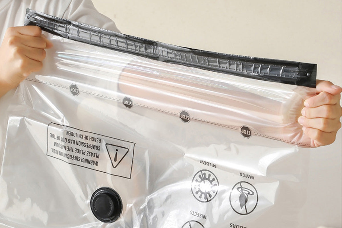 12Pcs Travel Clothing Vacuum Storage Bags Set with Rechargeable Electric Pump for Luggage