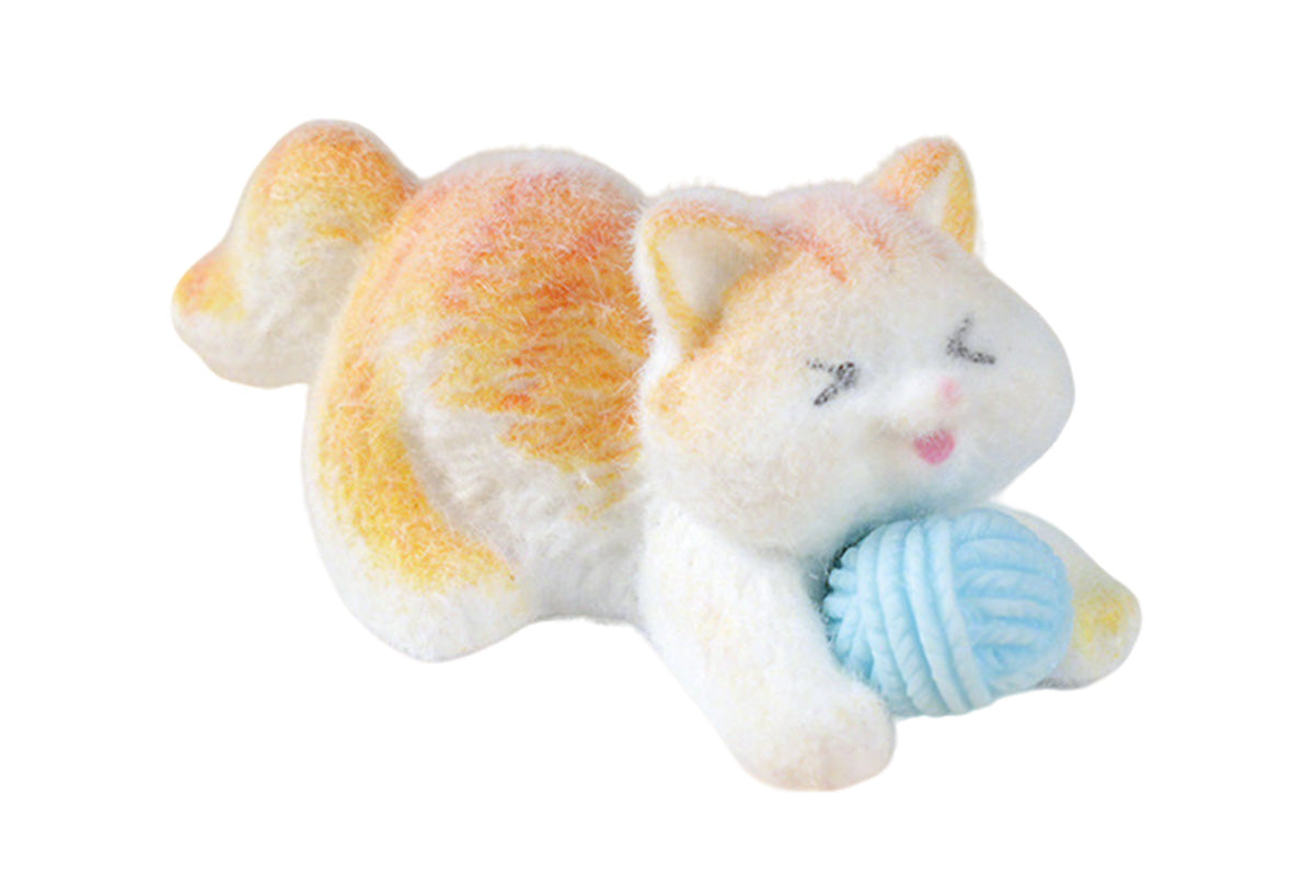 6Pcs Cute Flocked Cat Figurines Cat Playing Yarn Balls Garden Decor Set