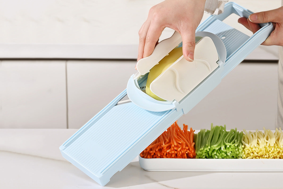 Kitchen Vegetable Cutter and Slicer 4 Blades - Option for Colander