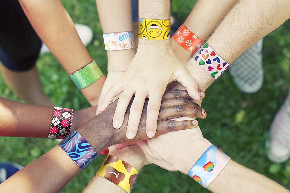 100Pcs Slap Bracelets Party Bracelet Gifts Birthday Decorations for School Holiday