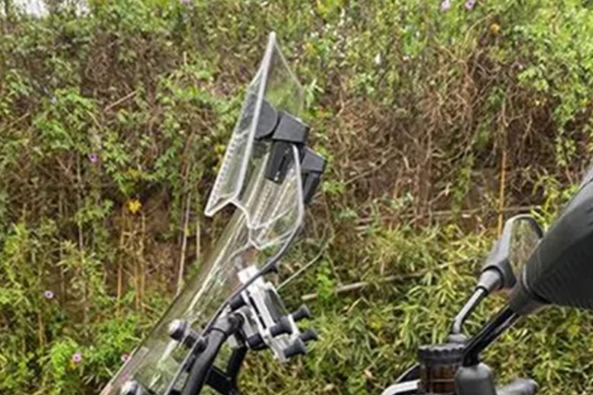 Universal Motorcycle Windshield Extension Adjustable Clip On Windscreen Deflector