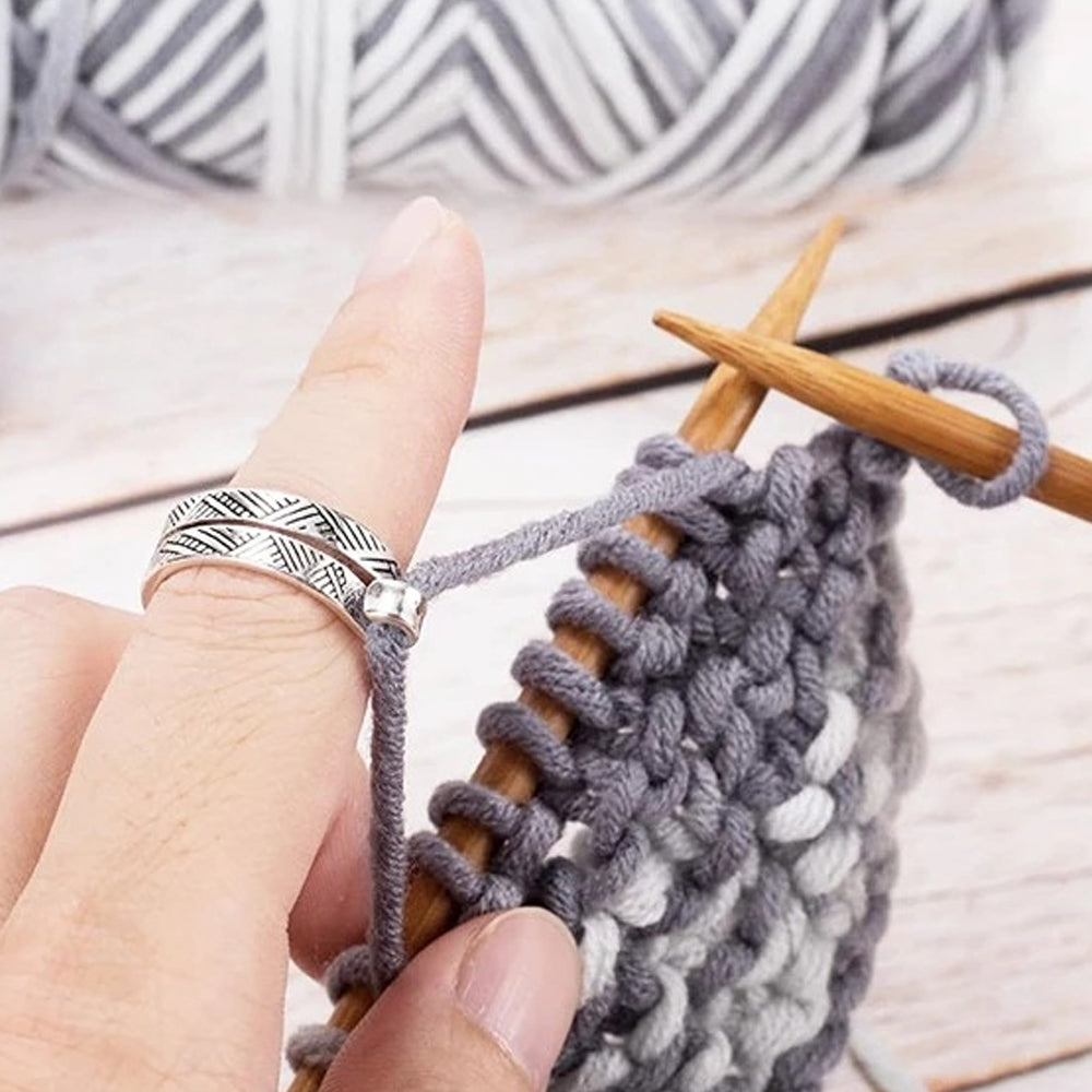 2Pcs Adjustable Knitting Crochet Loop Ring Open Yarn Guide Crochet Ring-Gold, Silver