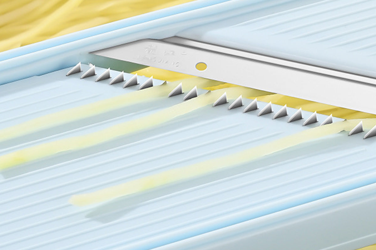 Kitchen Vegetable Cutter and Slicer 4 Blades - Option for Colander