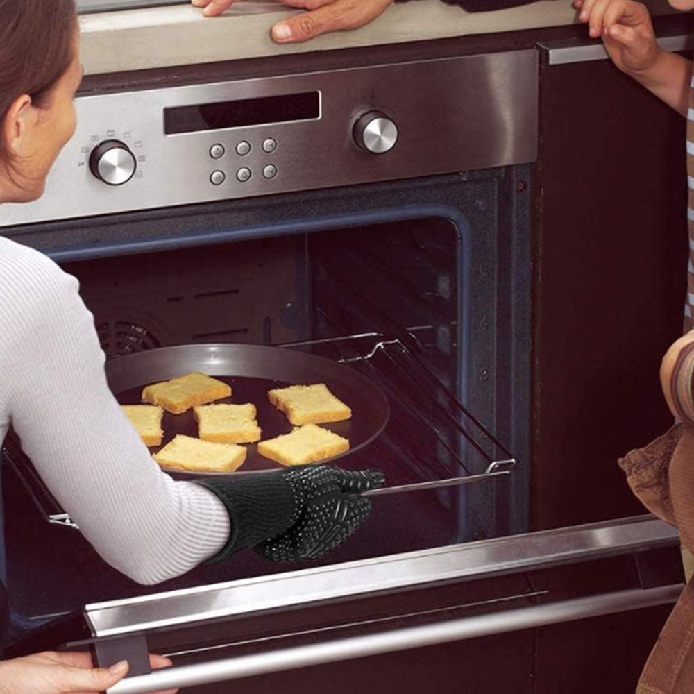 Pair of Heat-Resistant Grilling Silicone Gloves