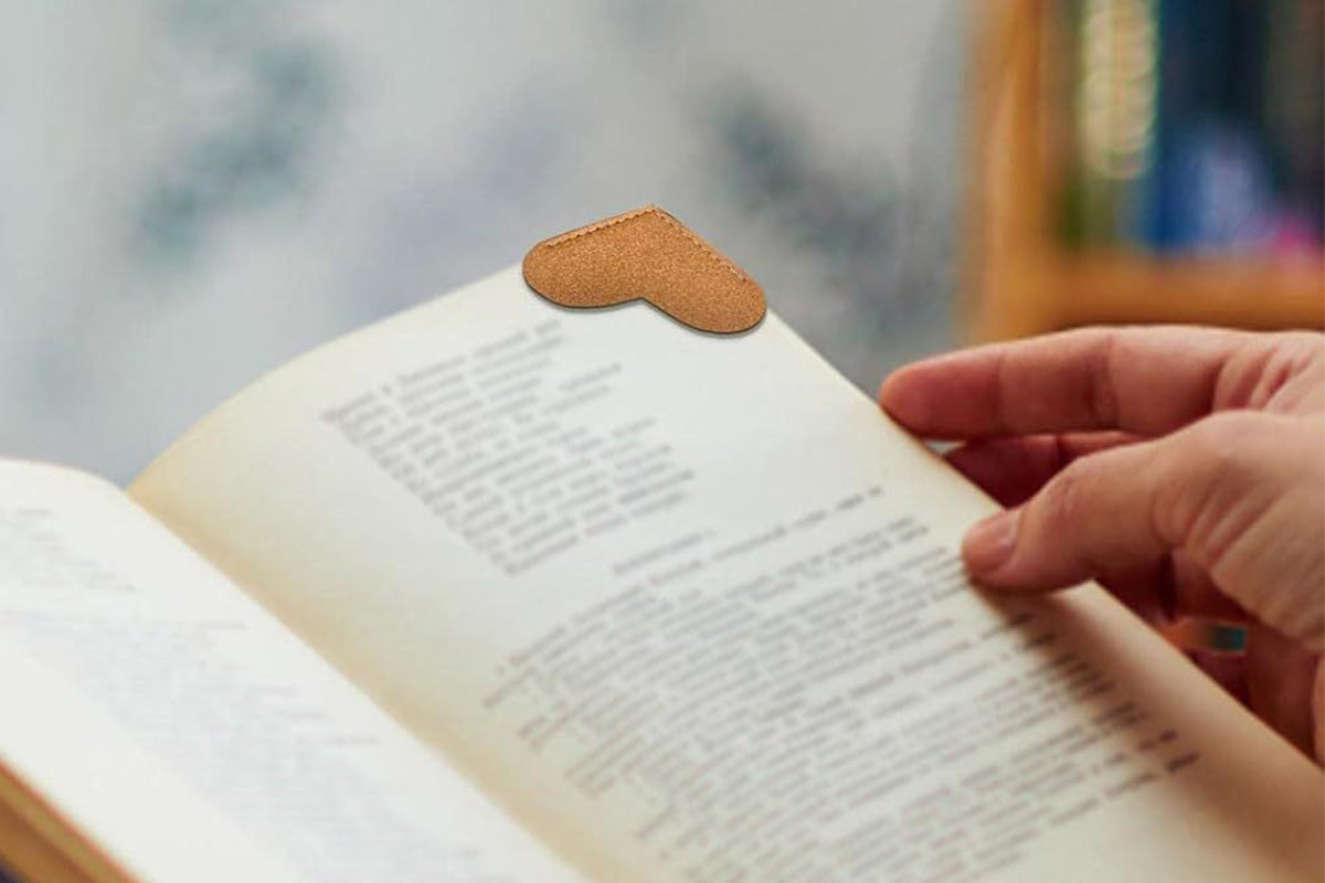 6pcs PU Leather Heart Bookmarks Cute Corner Page Protectors for Teachers Students Book Lovers