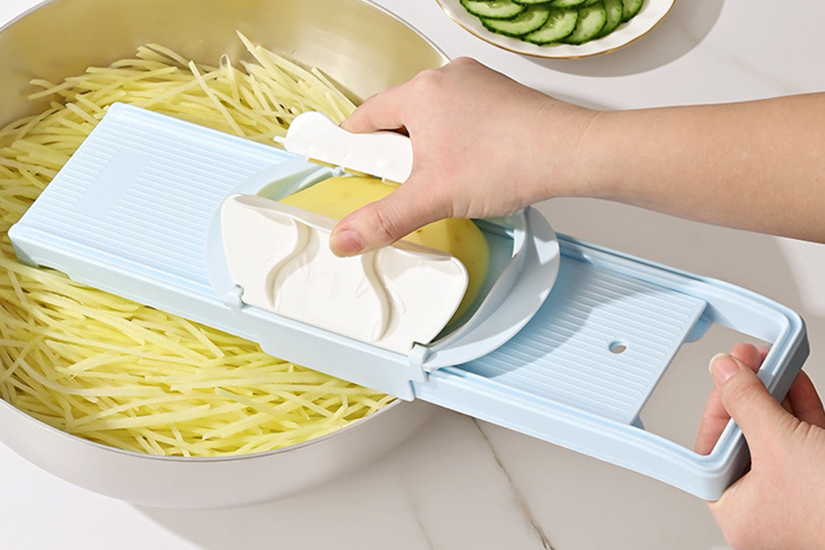 Kitchen Vegetable Cutter and Slicer 4 Blades - Option for Colander