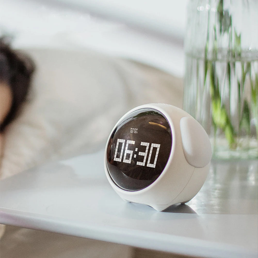 Adjustable Brightness Voice-Activated Temperature Detection Wake-up Alarm Clock
