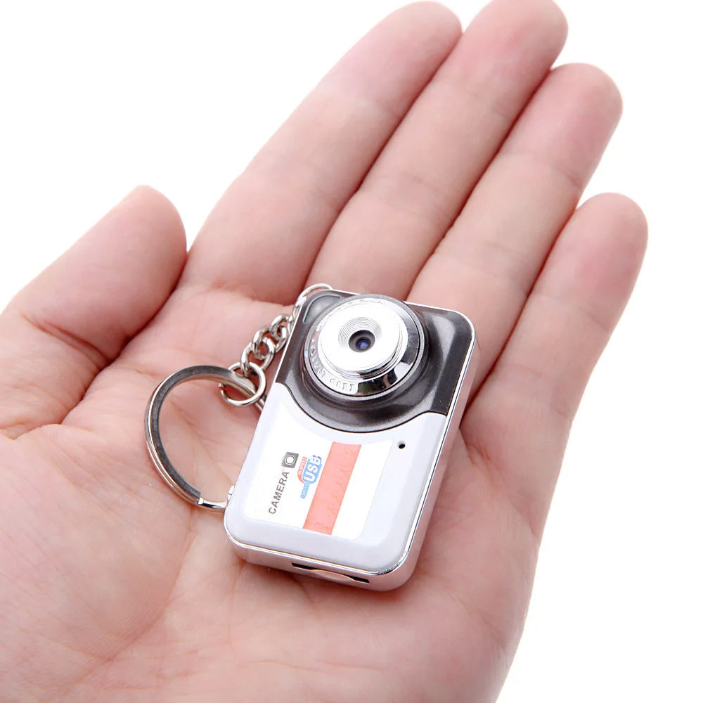 Mini Digital Camera 130W Pixels Sports Camera with 32G Memory Card
