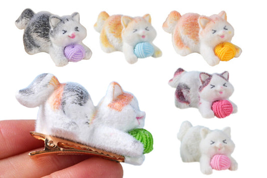 6Pcs Cute Flocked Cat Figurines Cat Playing Yarn Balls Garden Decor Set