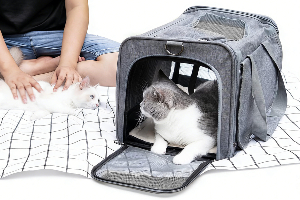 Pet Carrier for Large Cats Washable Dog Carrier Privacy Protection for Travel