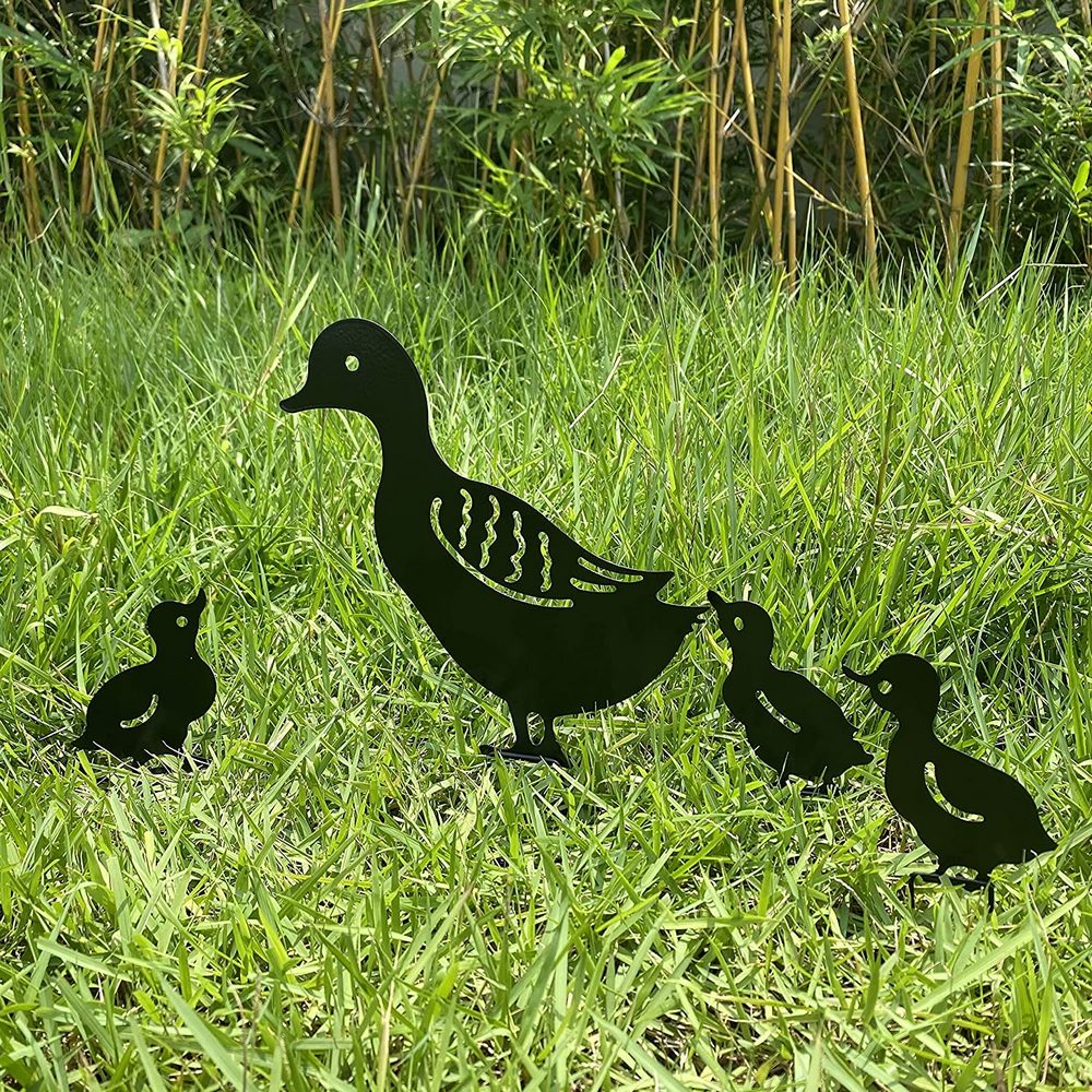 Metal Family Duck Shape Stake Lawn Retro Animal Sculpture Ornament